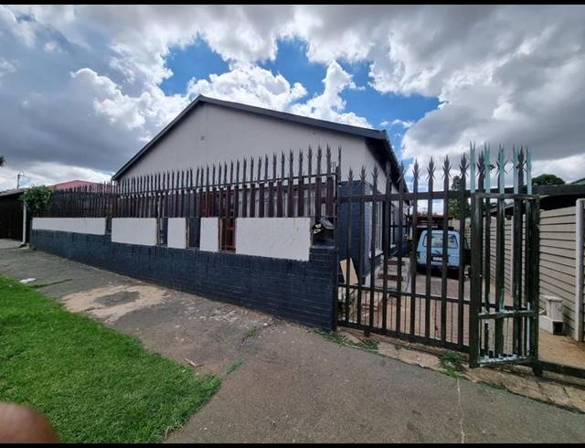 3 BEDROOM HOUSE FOR SALE IN NEWLANDS